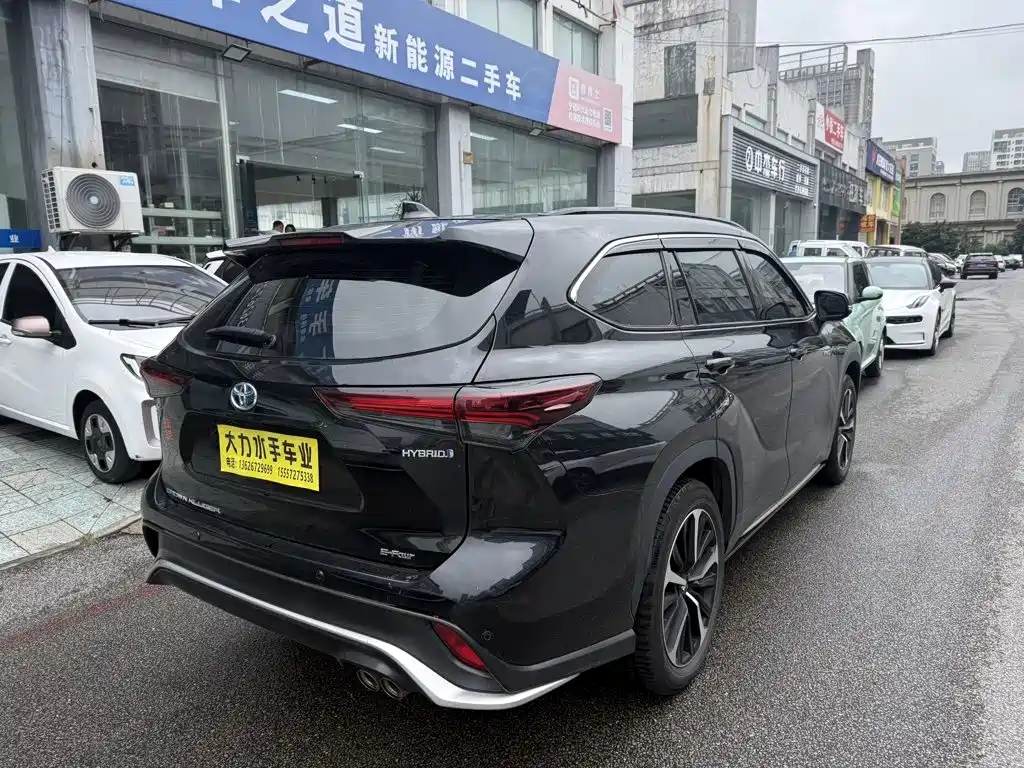 Фото 9 - Toyota Crown Kluger