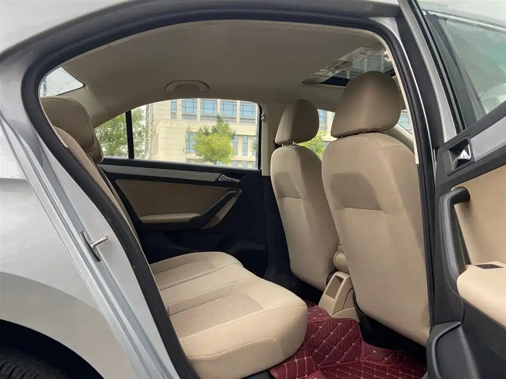Volkswagen Jetta 2015 1.4L Manual Comfort фото 7
