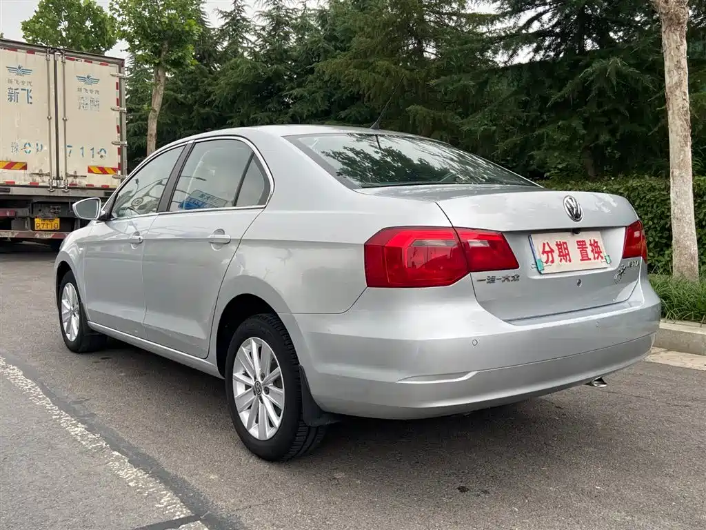 Volkswagen Jetta 2015 1.4L Manual Comfort фото 14