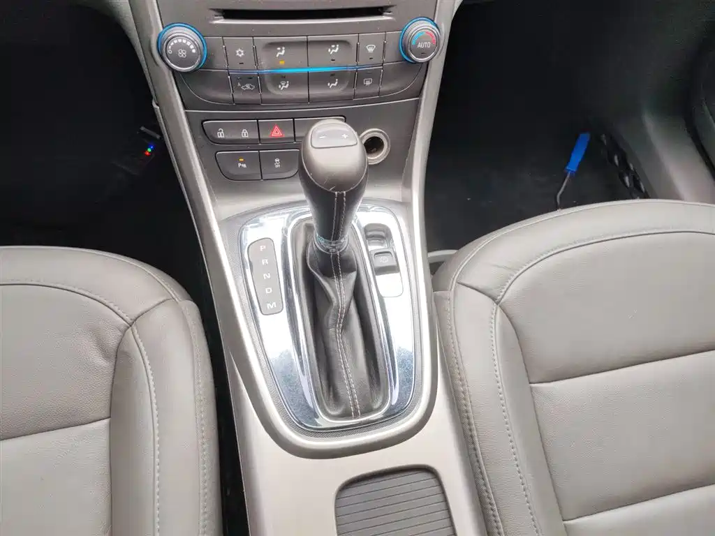 Chevrolet Malibu 2014 2.0L Automatic Luxury фото 14