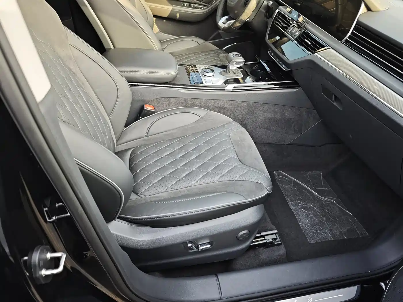 Hongqi HS5 2019 2.0T Smart Connect Enjoy 4WD Edition фото 12