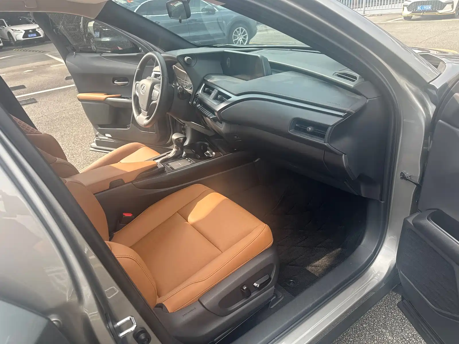 Photo 5 - Lexus UX