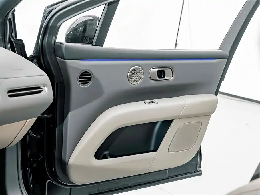 Li Auto i6 2026 2025 2WD Base Model