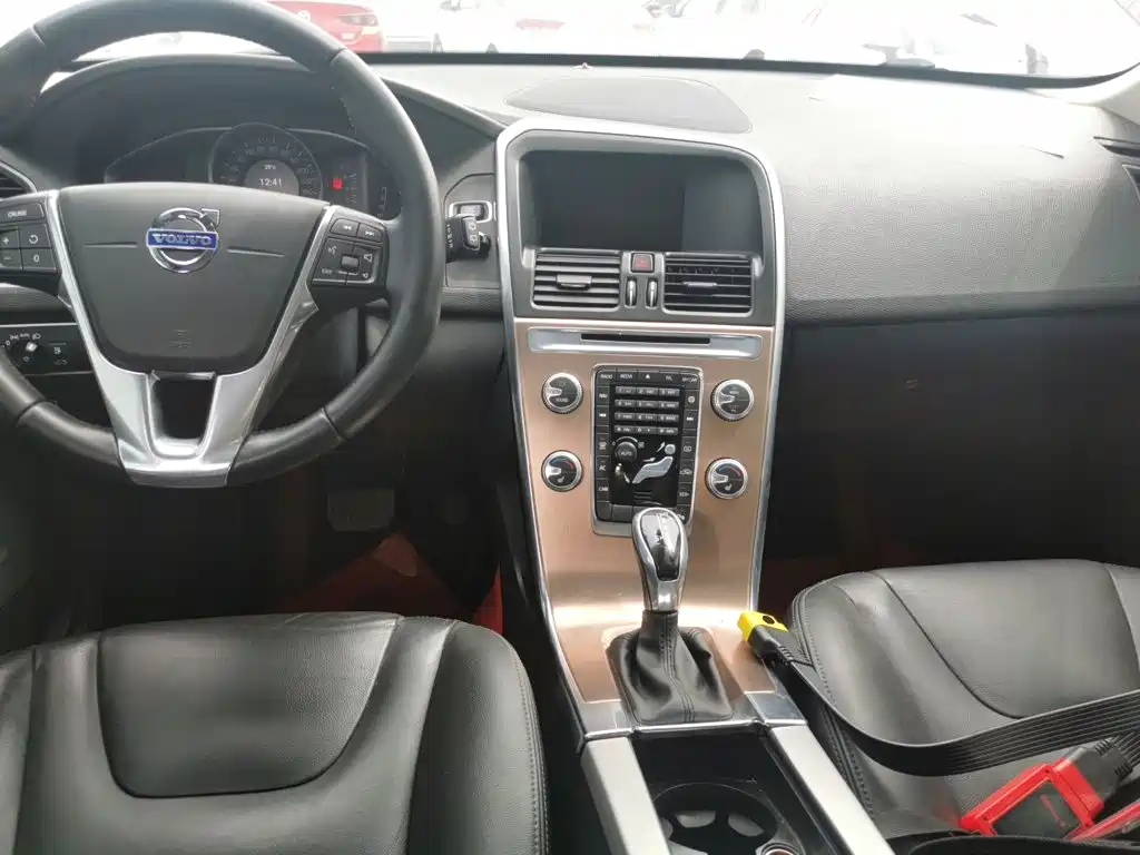 Фото 10 - Volvo XC60