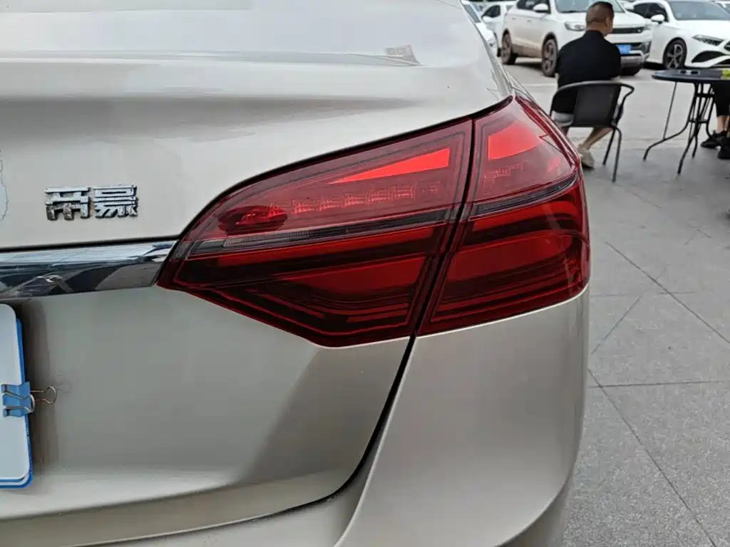 Фото 8 - Geely Emgrand