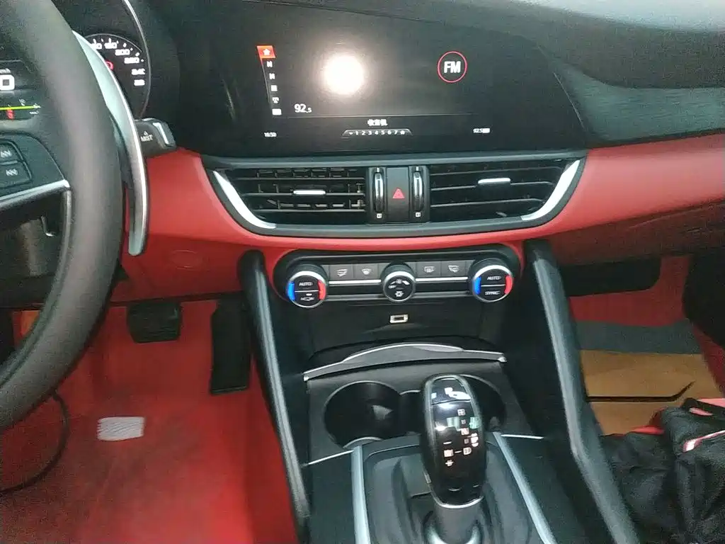 Alfa Romeo Giulia 2018 2017 2.0T 280HP Luxury Edition