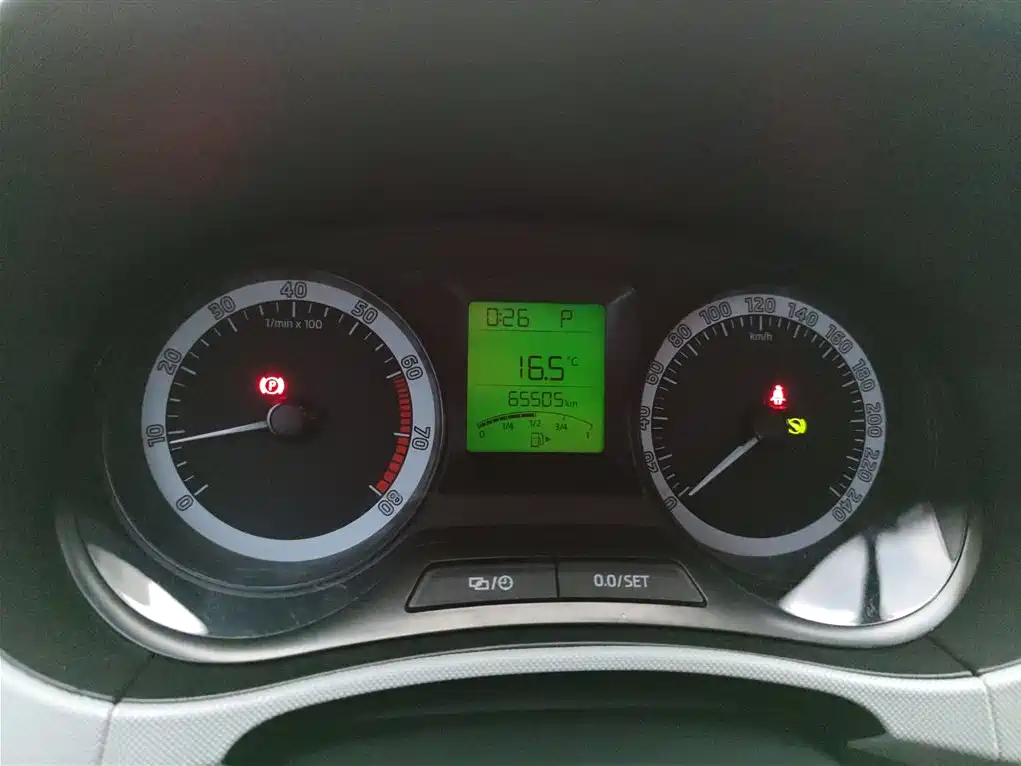 Škoda Fabia 2016 1.4L Automatic Car Enjoy Edition фото 12