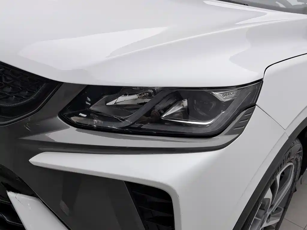 Фото 7 - Geely Binyue