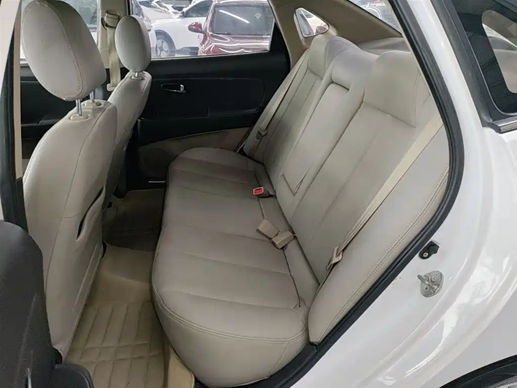 Hyundai Elantra 2011 1.6L Manual Luxury фото 17