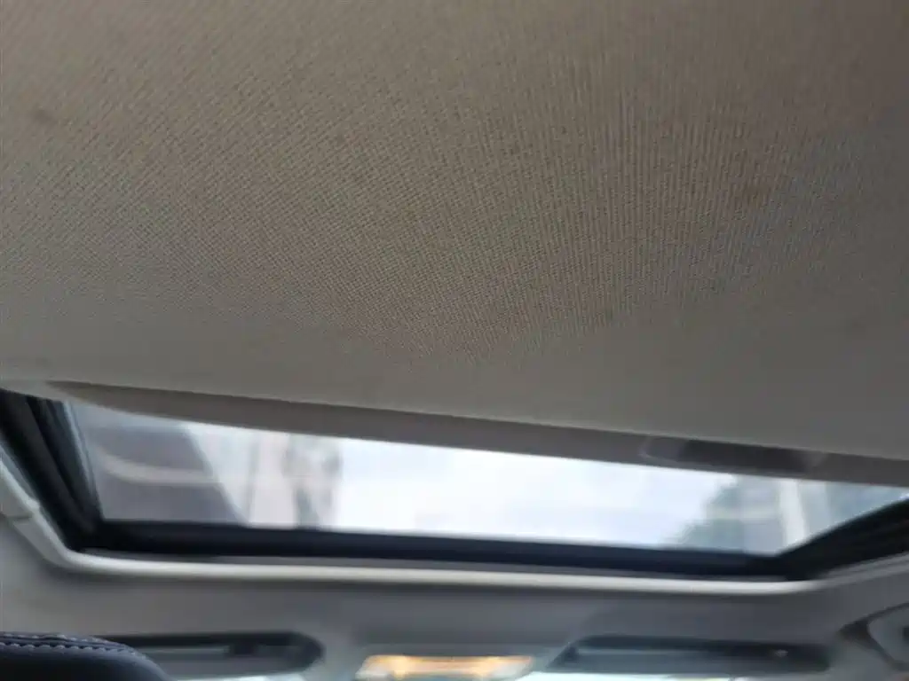 Toyota Corolla 2016 Hybrid 1.8L E-CVT Leading Edition фото 18