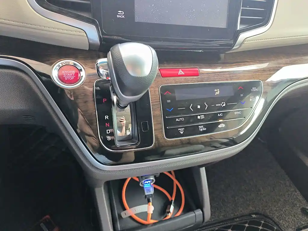 Фото 10 - Honda Odyssey