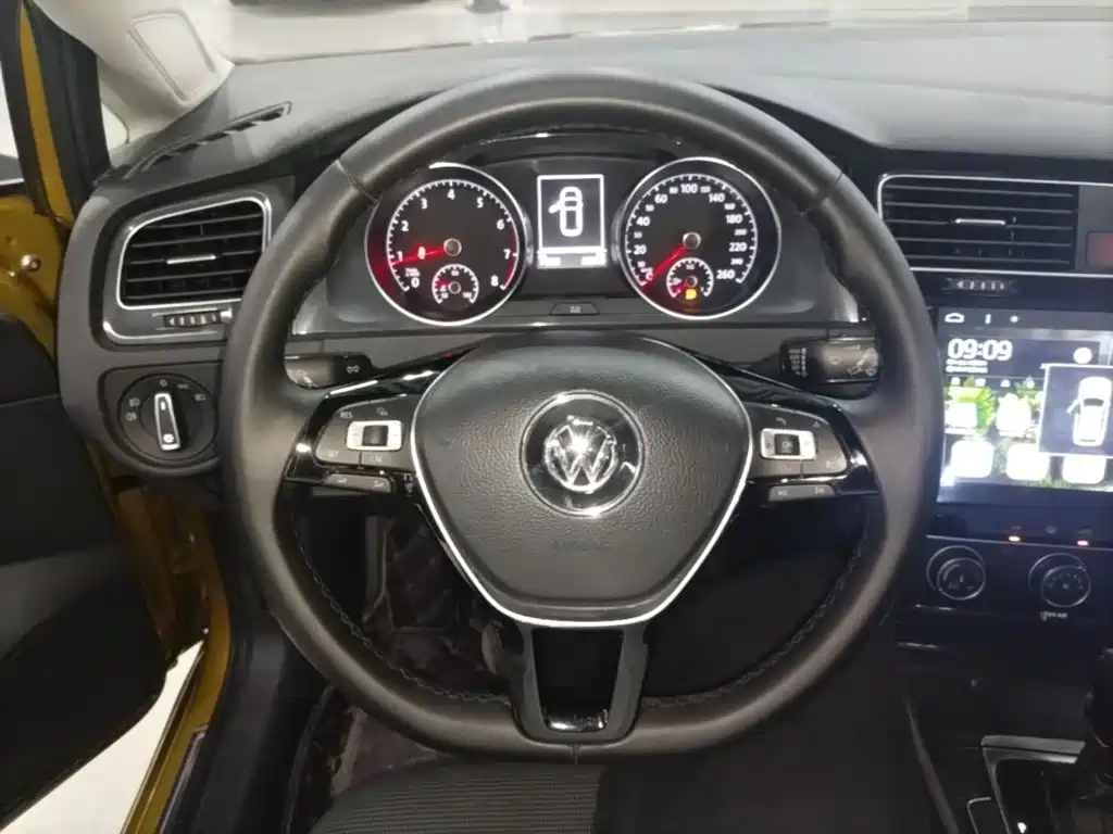 Фото 11 - Volkswagen Golf