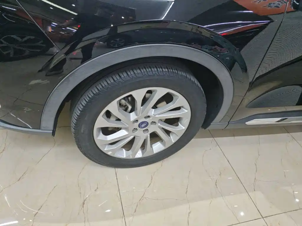 Фото 23 - Ford Territory