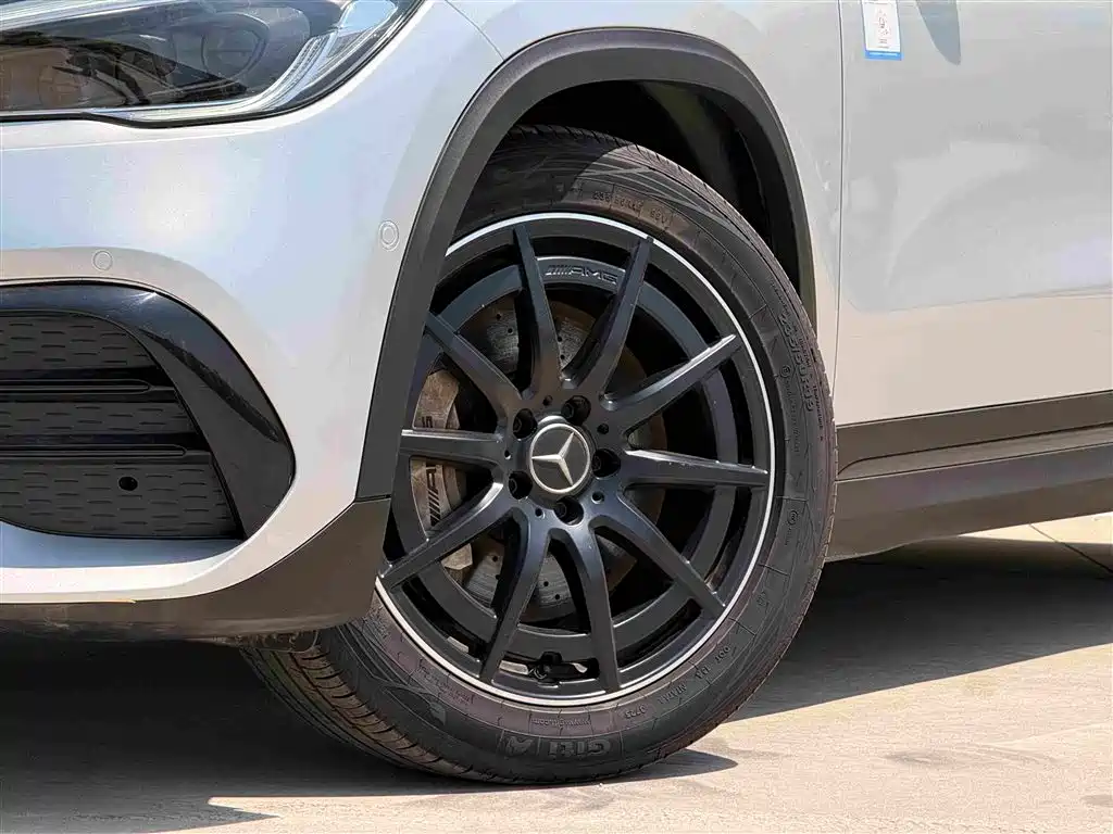 MERCEDES-BENZ GLA AMG