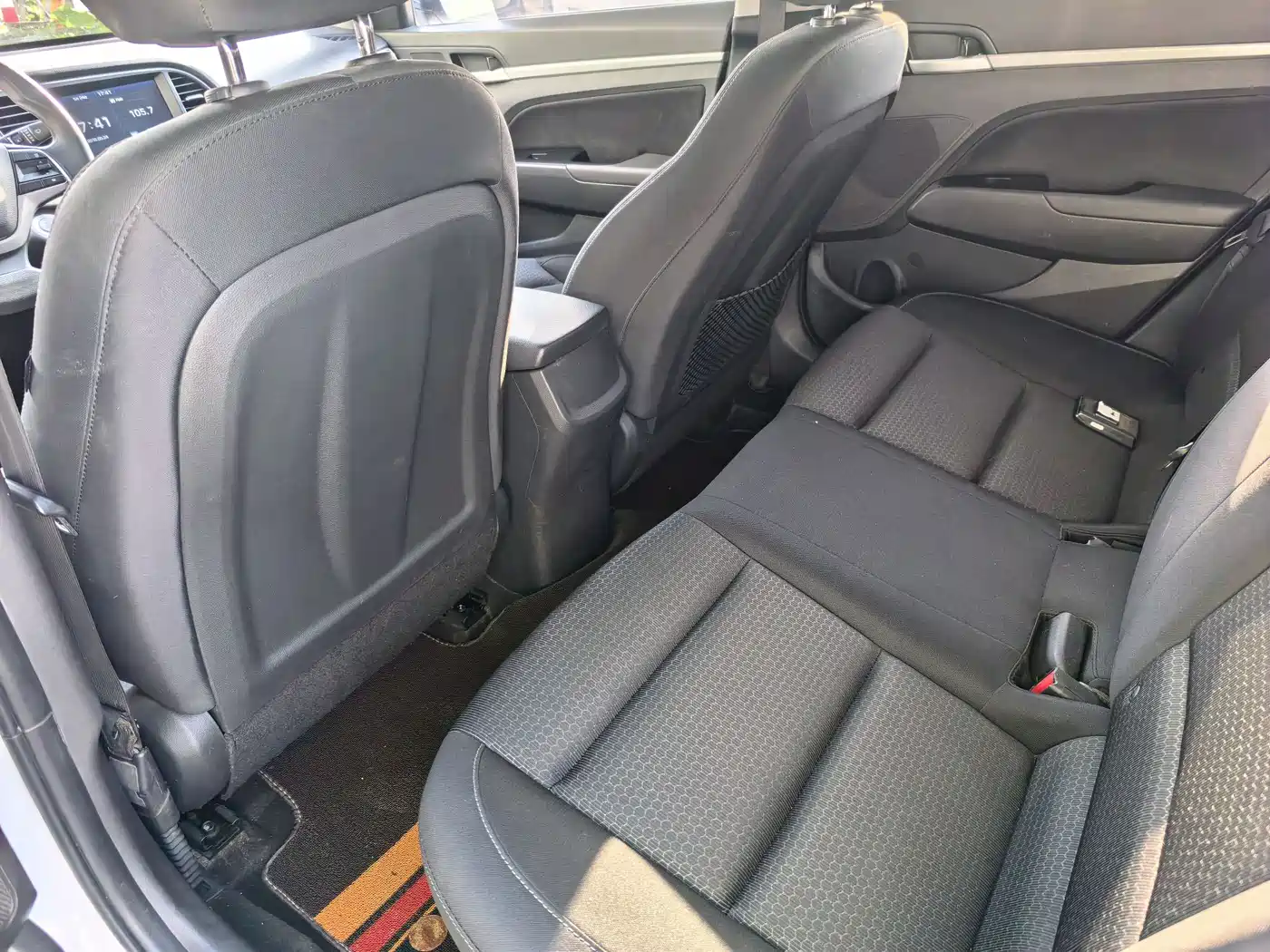 Hyundai Elantra 2018 1.6L Automatic 15th Anniversary Special Edition фото 5
