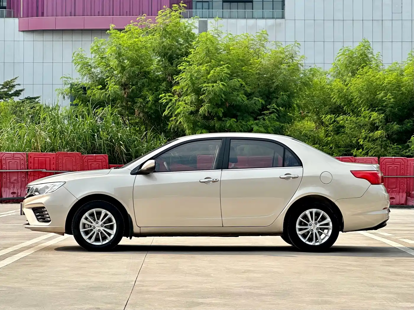 Photo 7 - Geely Vision
