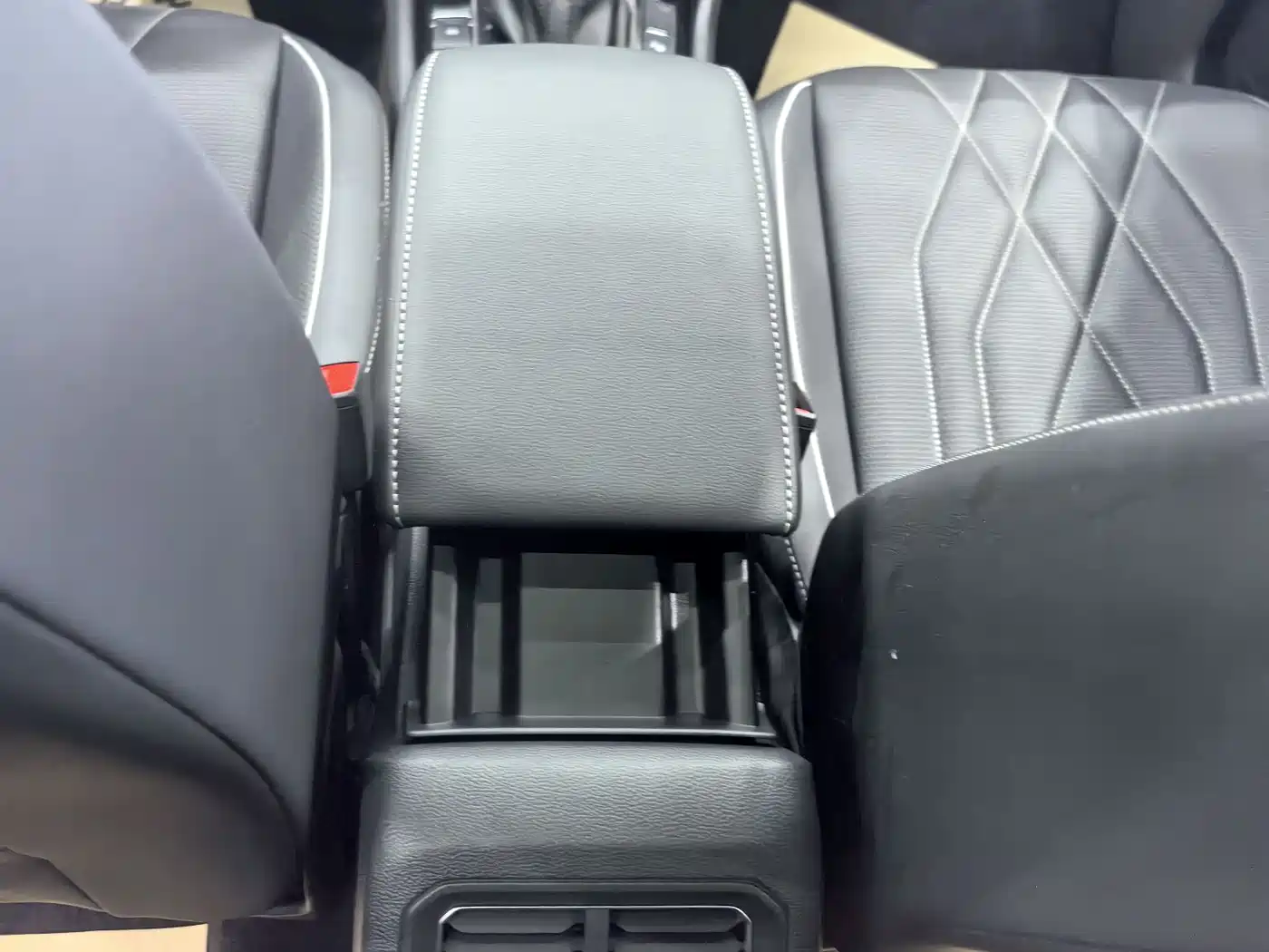 Volkswagen Tiguan L 2023 330TSI Auto 2WD R-Line Premium Edition фото 15
