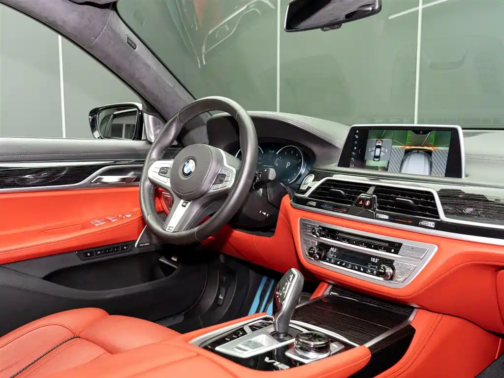 BMW 7 Series 2018 M760Li xDrive фото 17