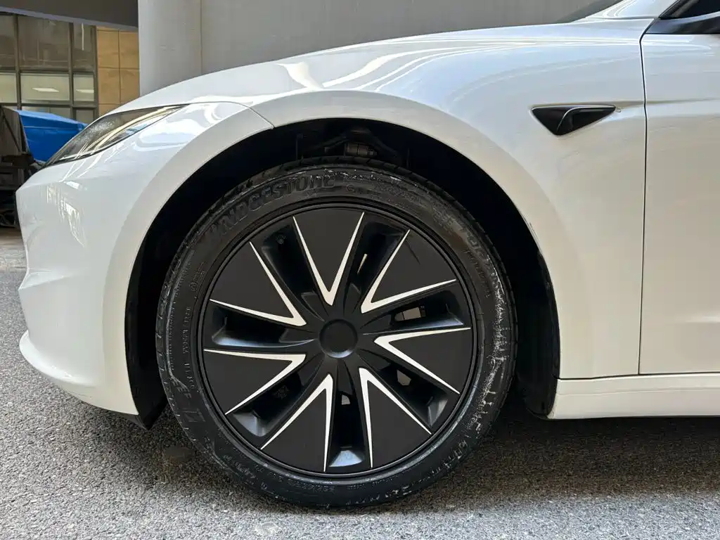Фото 6 - Tesla Model 3
