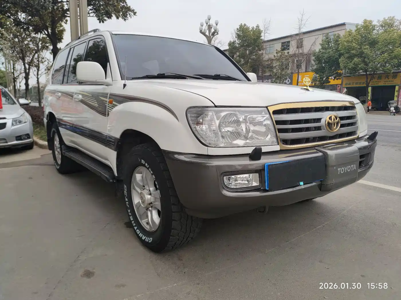 Toyota Land Cruiser 2005 Model 4.7L Automatic VX-R Luxury DVD Edition фото 3