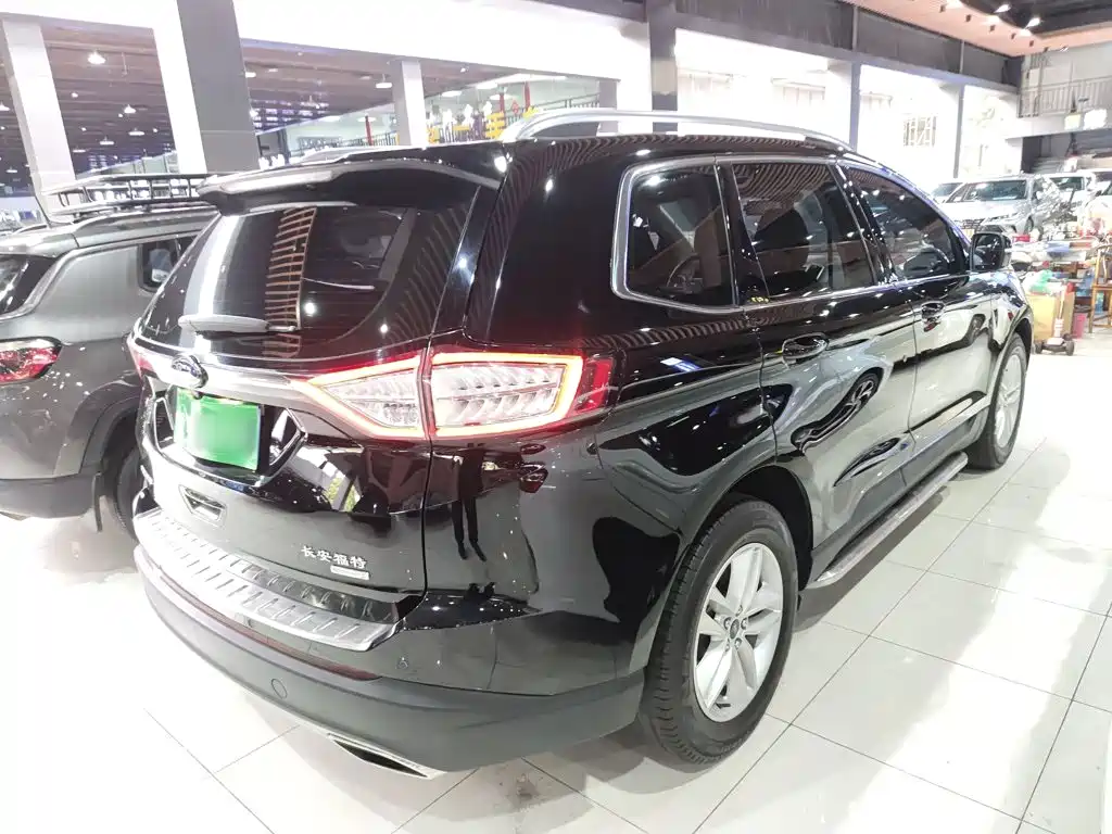 Фото 7 - Ford Edge