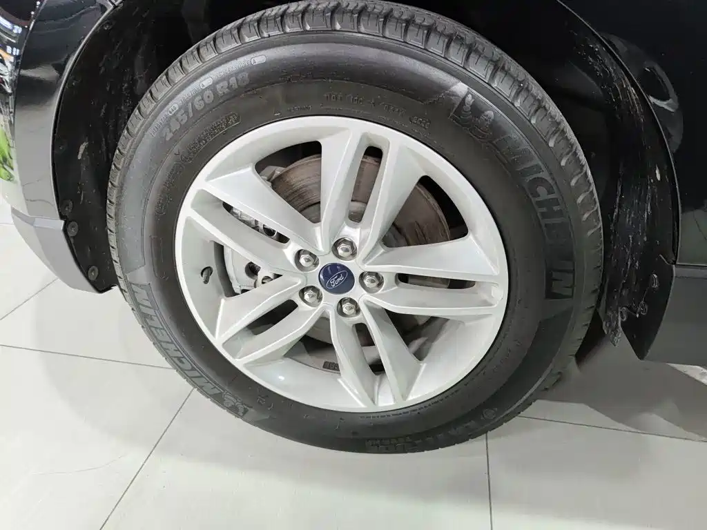 Фото 23 - Ford Edge