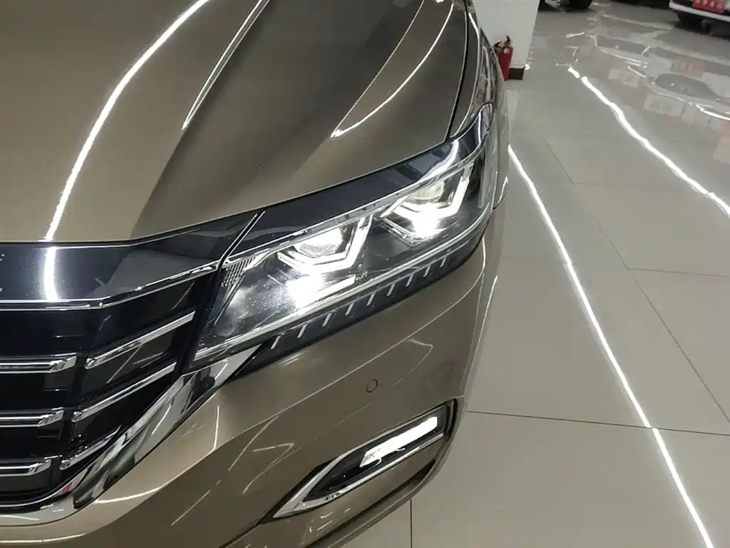 Volkswagen Passat 2019 330TSI Leading Premium Edition China V фото 24