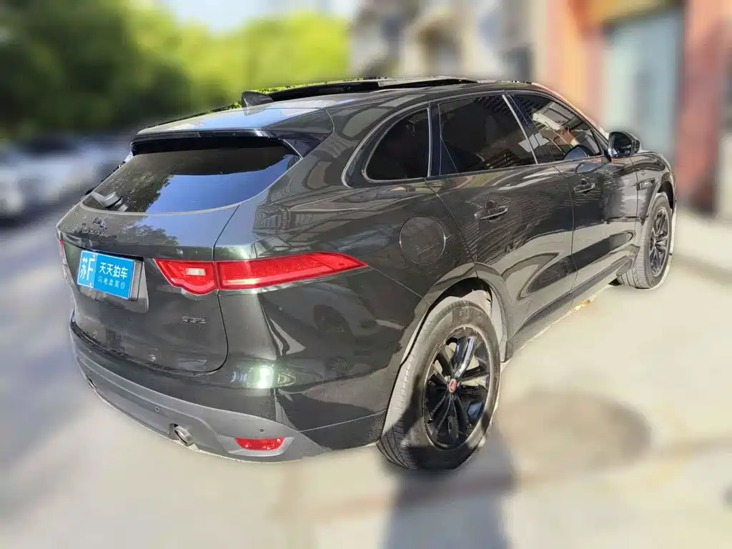 Фото 2 - Jaguar F-PACE