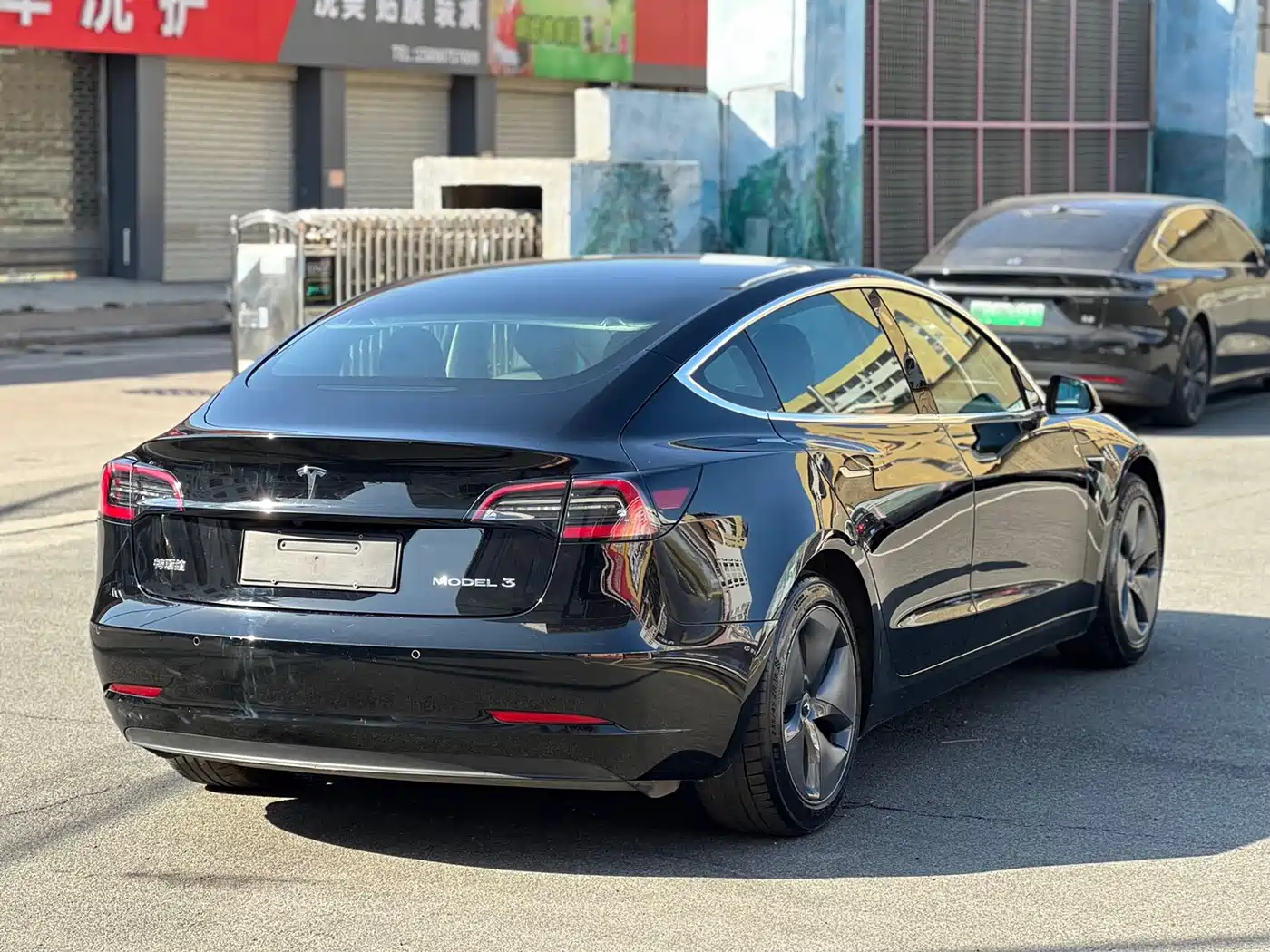 TESLA MODEL 3