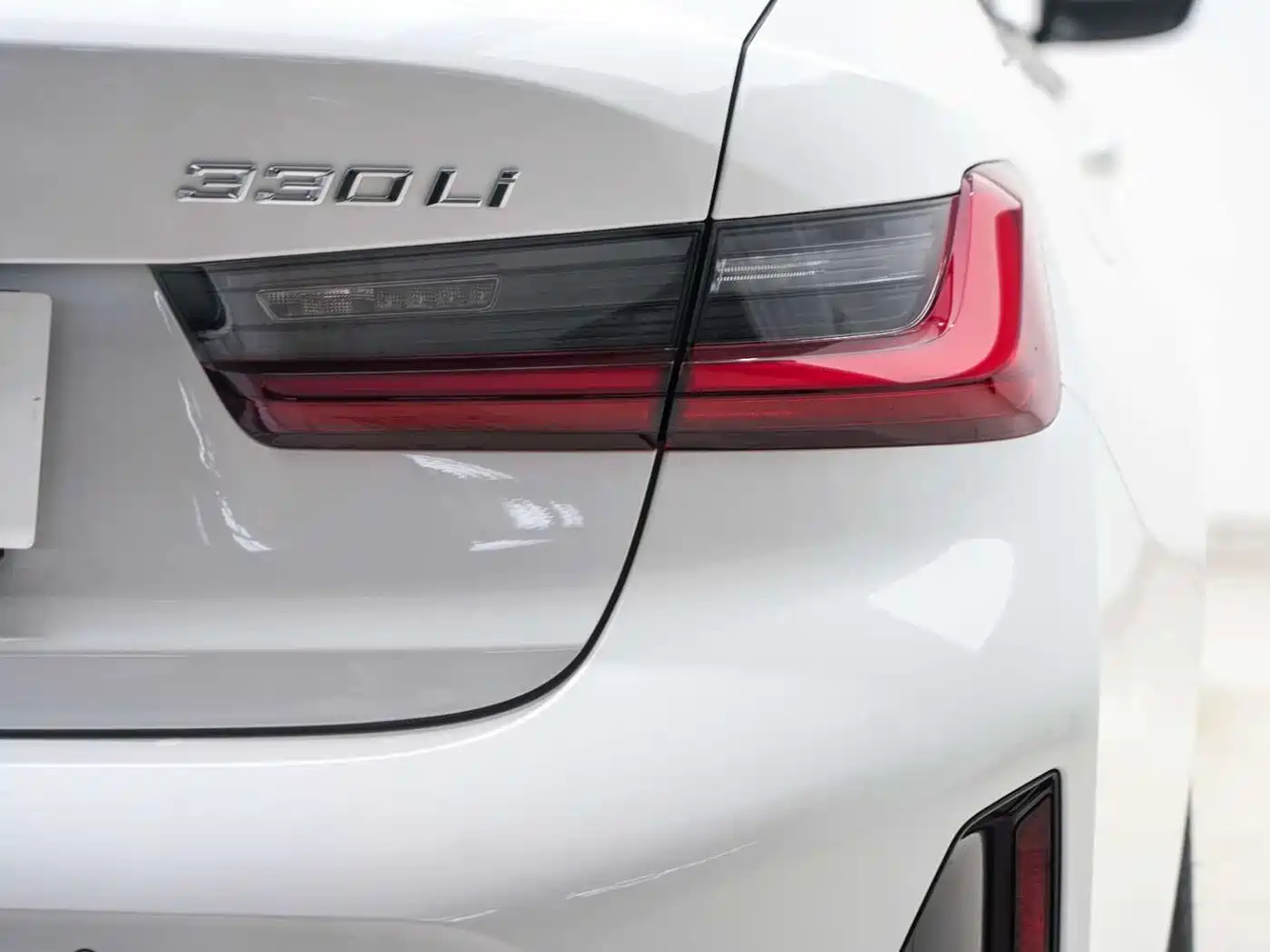 BMW 3 Series 2025 330Li M Sport Night Edition фото 25