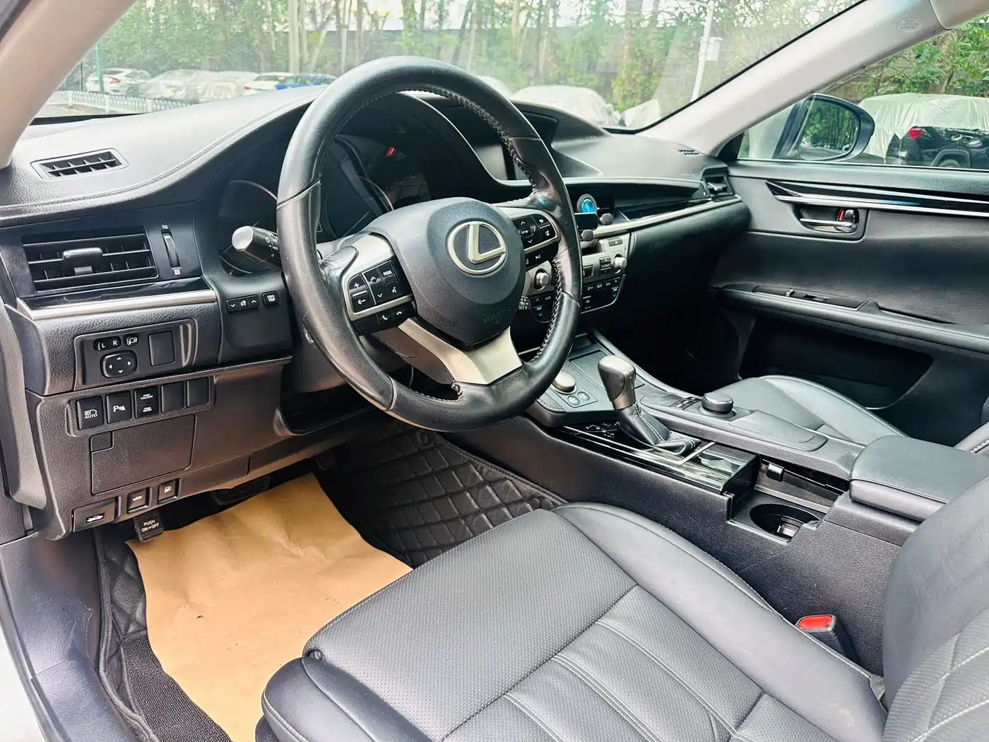 Lexus ES 2015 300h Comfort Edition фото 15