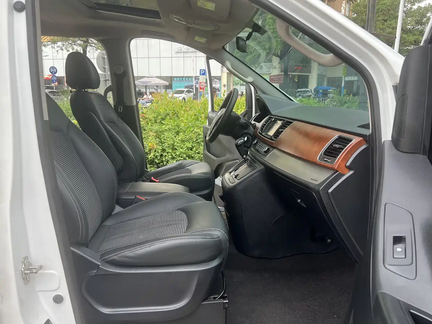 SAIC Maxus Maxus G10 2016 2.0T Automatic Executive Edition фото 9