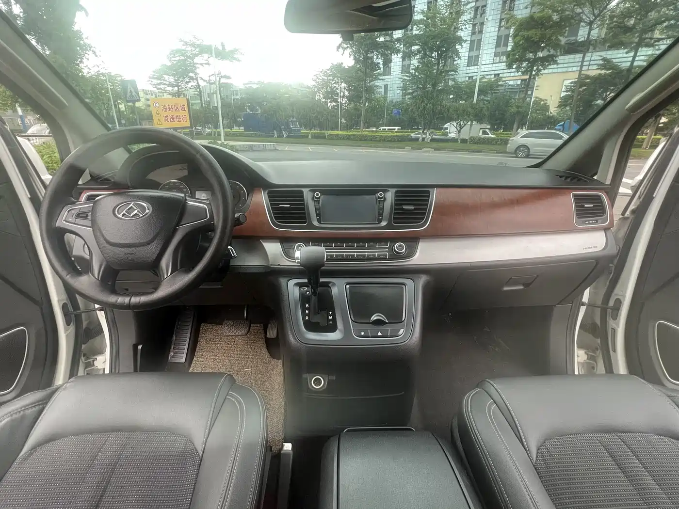 SAIC Maxus Maxus G10 2016 2.0T Automatic Executive Edition фото 13