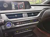 صورة 14 - Lexus UX Electric