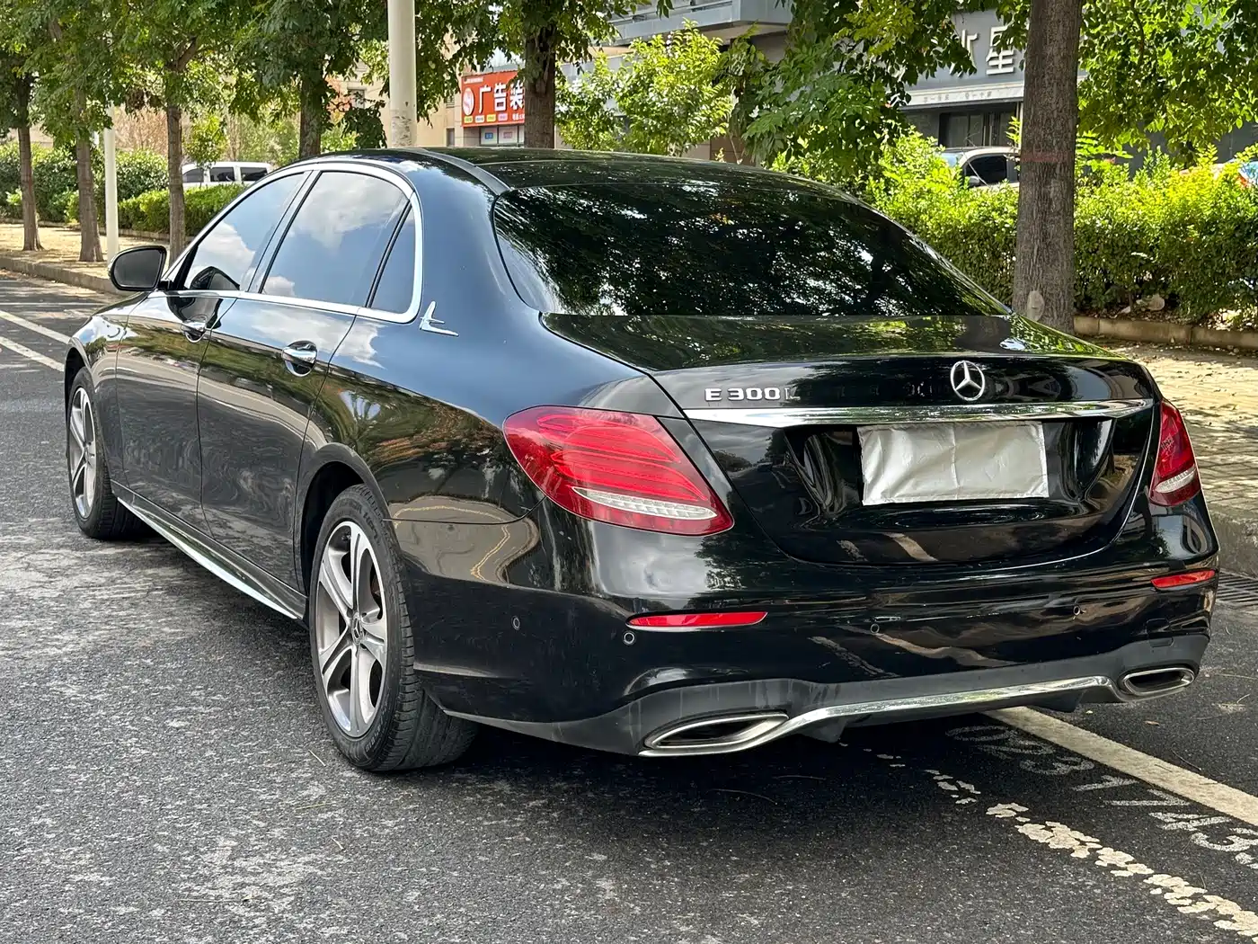 Фото 15 - Mercedes-Benz E-Class