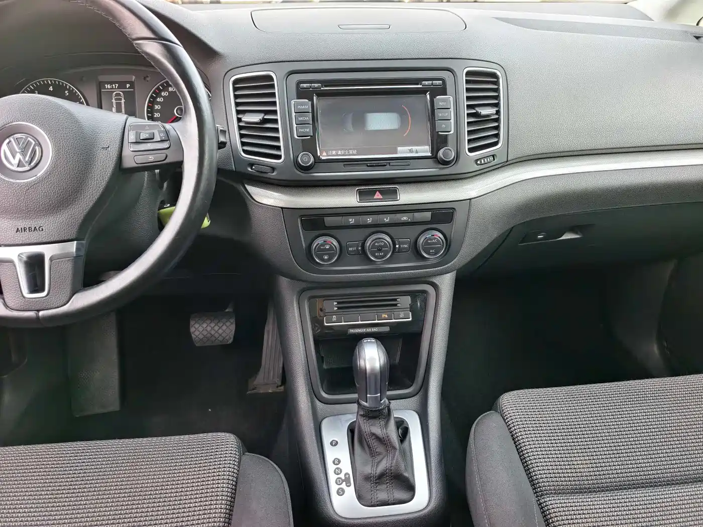 Volkswagen Sharan 2014 2.0TSI Standard фото 10
