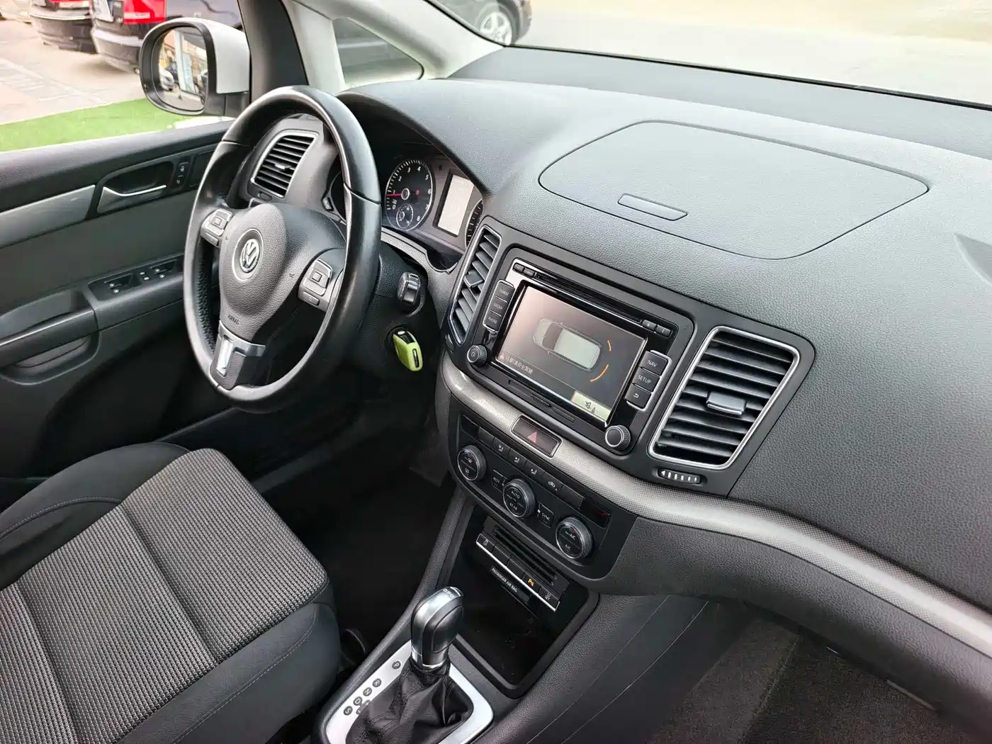 Volkswagen Sharan 2014 2.0TSI Standard фото 18