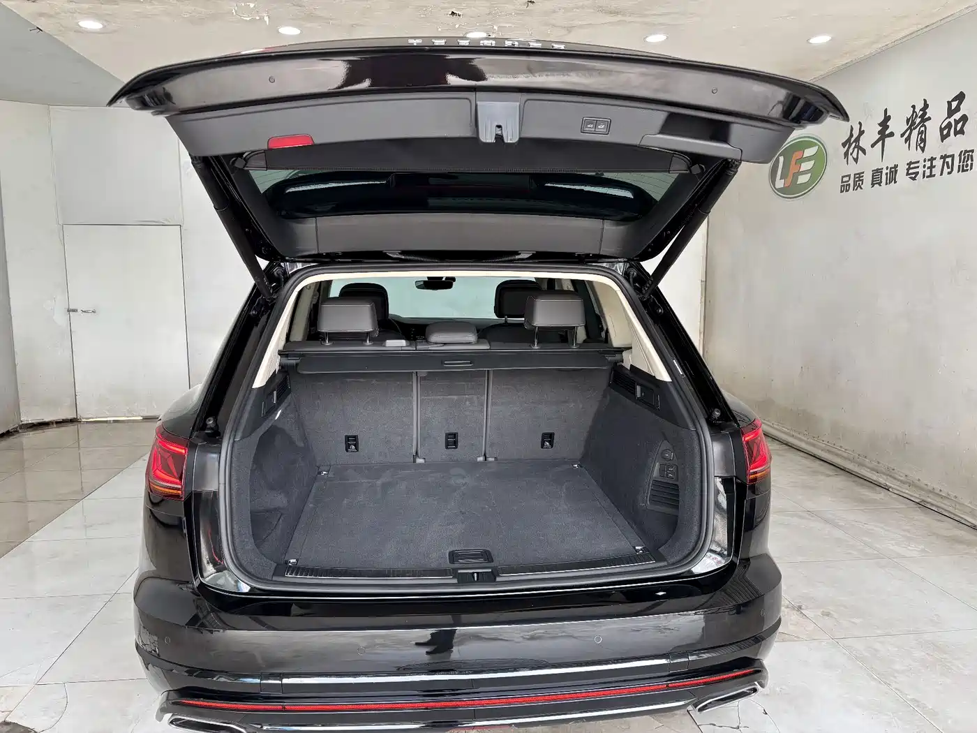 Volkswagen Touareg 2025 2023 3.0TSI R-Line Classic Sports Package