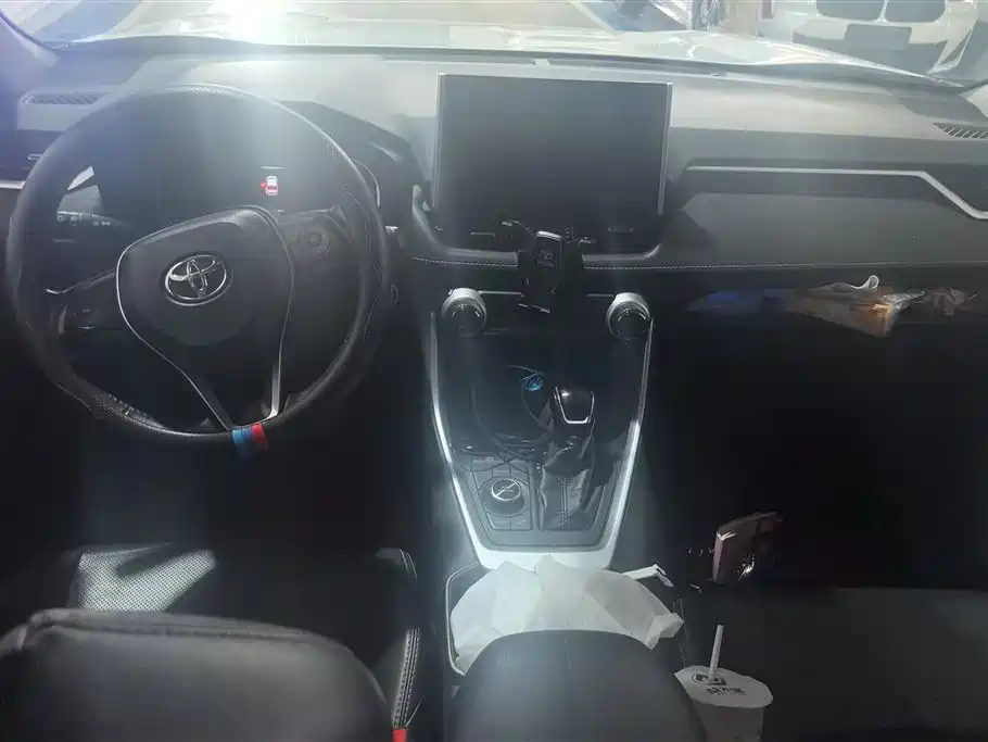 Toyota Wildlander 2020 2.0L CVT AWD Premium Edition фото 12