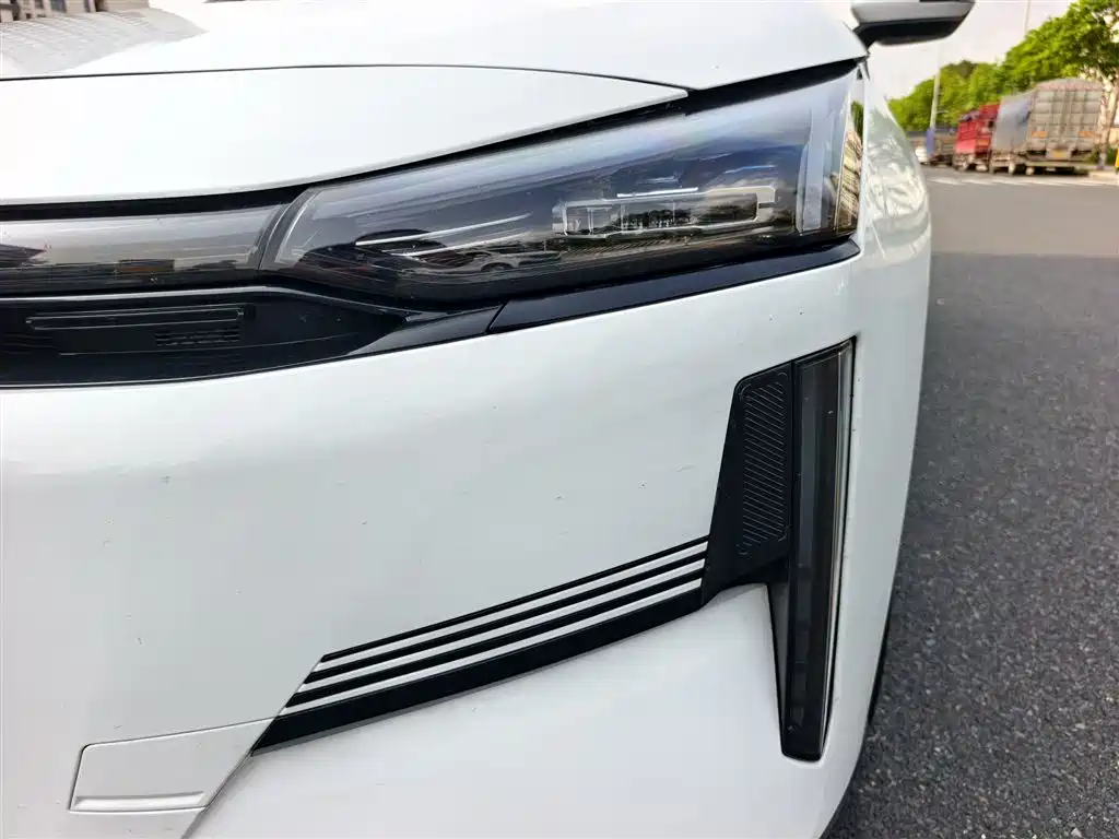 Geely Galaxy Galaxy L6 2025 EM-i 140km Voyage Edition фото 25