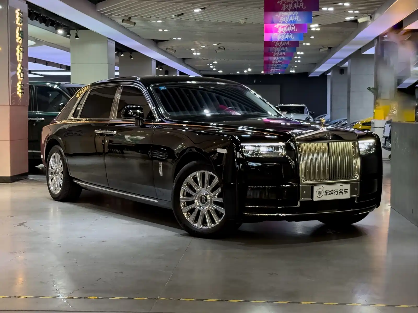 Фото 3 - Rolls-Royce Phantom