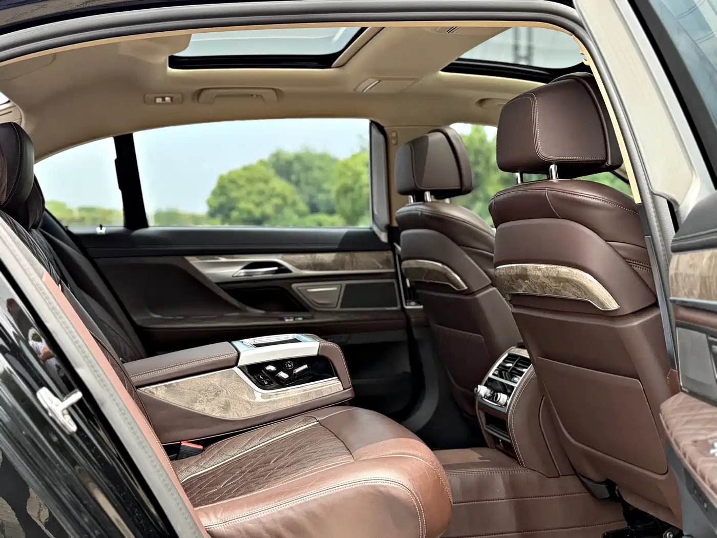 BMW 7 Series 2021 Model 740Li Leading Luxury Package фото 14
