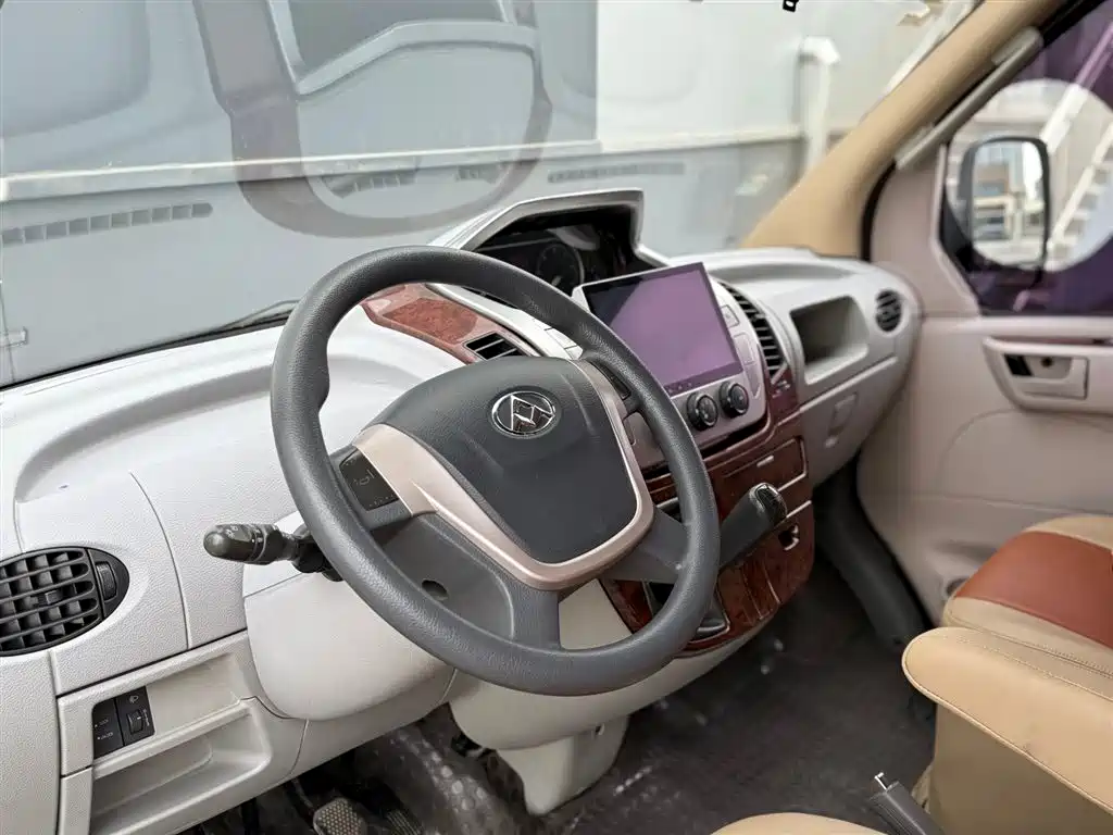 SAIC Maxus Xintu V80 2015 2.5T Manual Proud Transporter Edition Long Wheelbase High Roof фото 11