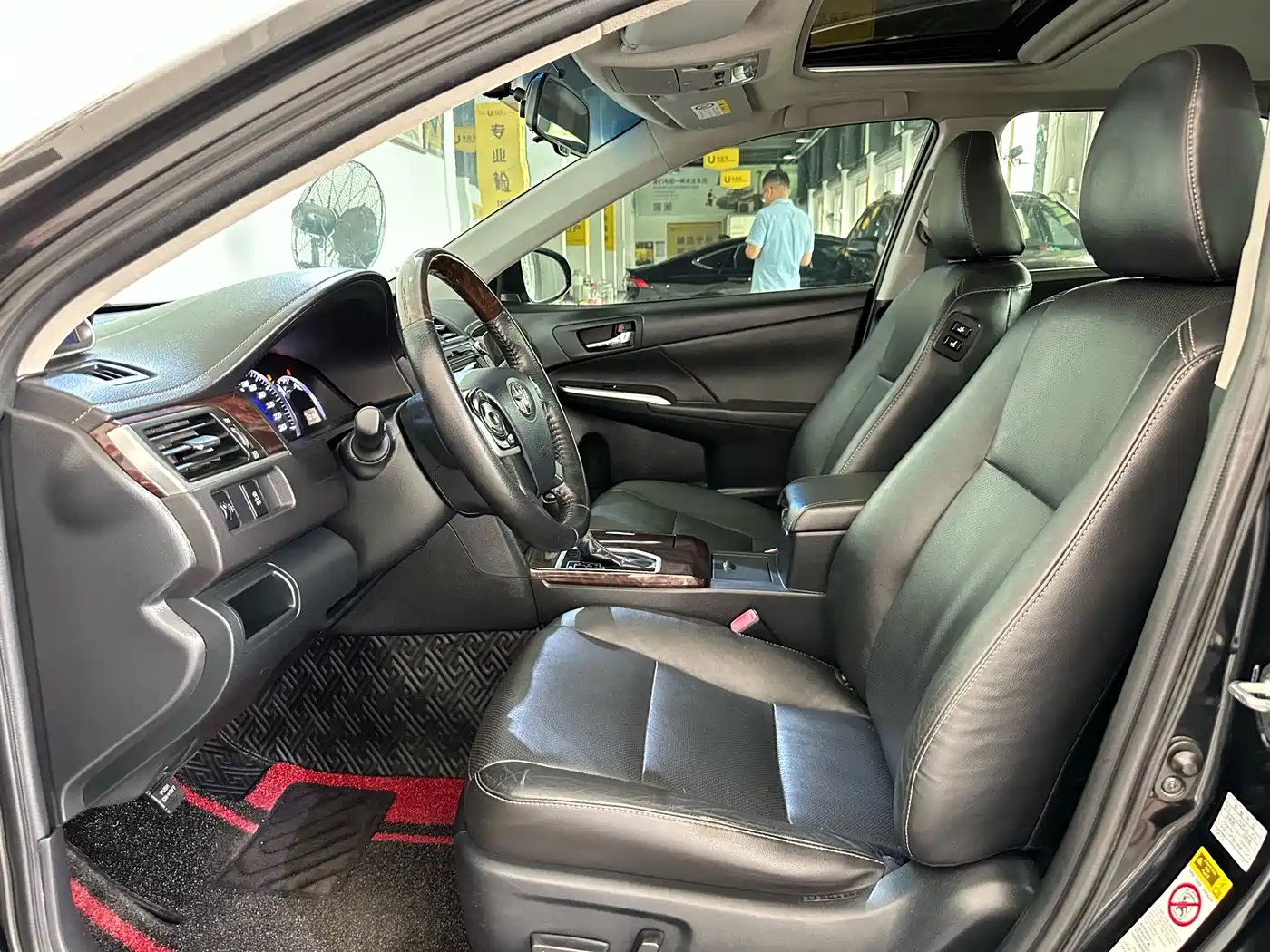 Toyota Camry 2016 2.0G 10th Anniversary Leading Edition фото 4