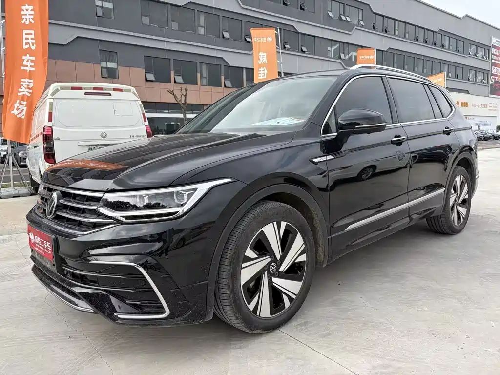 Фото 1 - Volkswagen Tiguan L