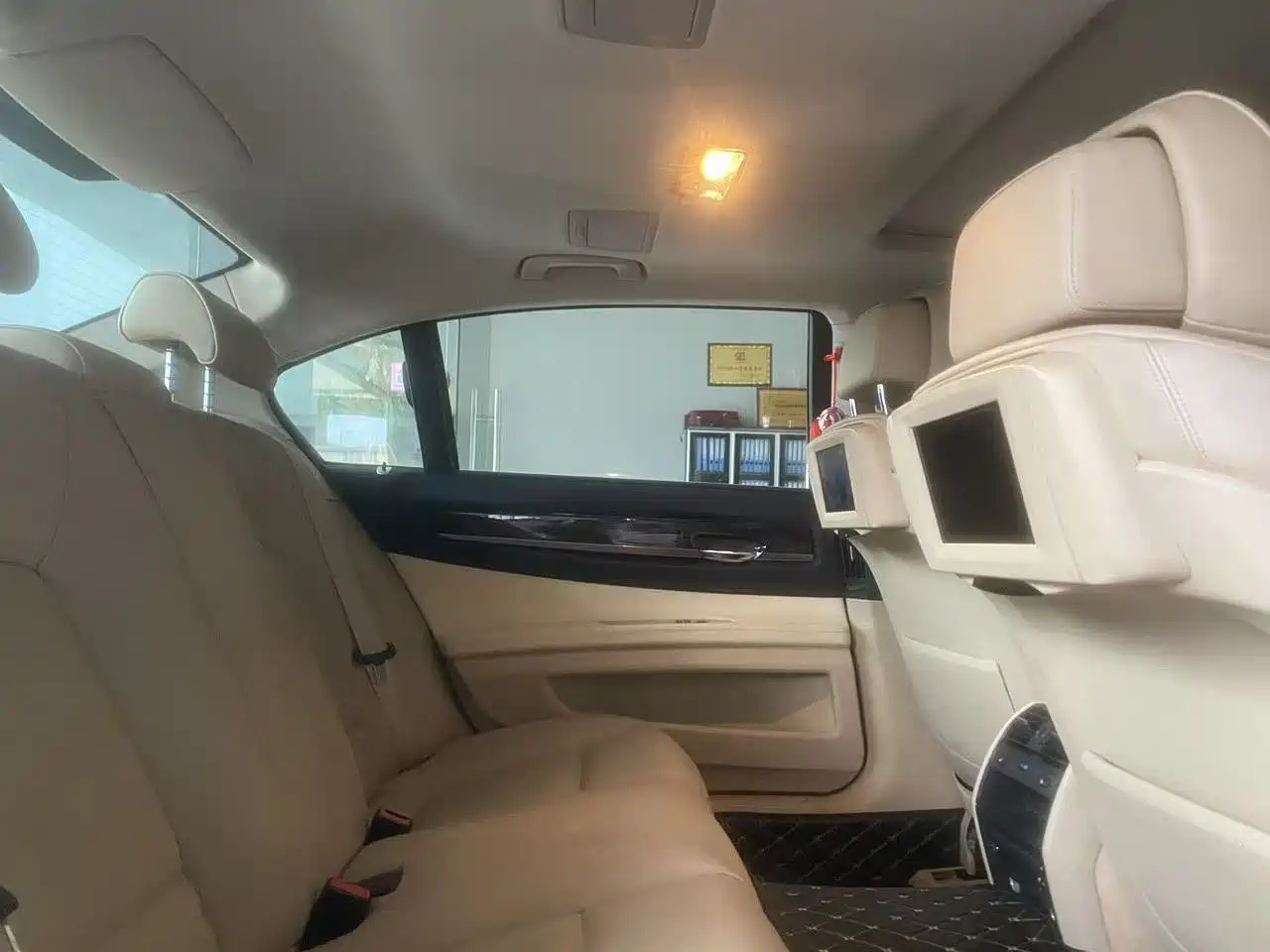 BMW 7 Series 2009 740Li Luxury фото 8