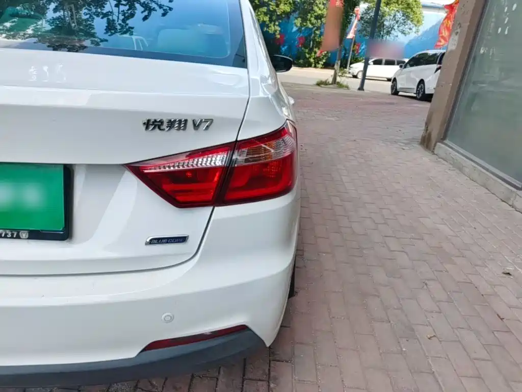 Фото 8 - Changan Yuexiang V7