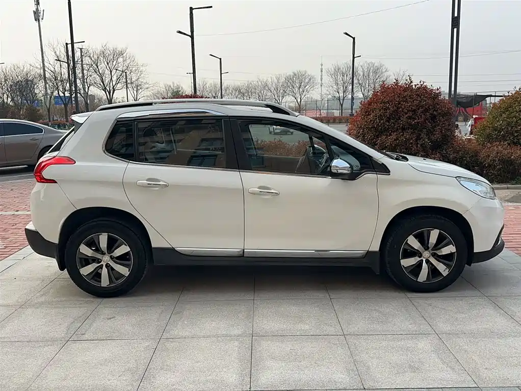Peugeot 2008 2014 1.6L Automatic Navigation Edition фото 24