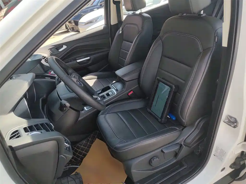 Фото 15 - Ford Kuga