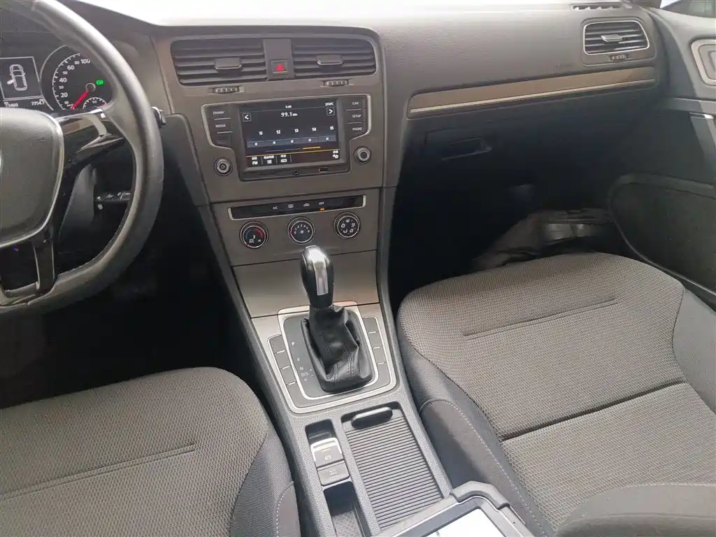 Volkswagen Golf 2016 1.6L Automatic Comfort фото 9